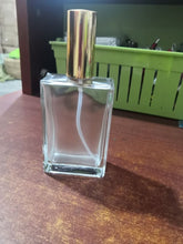 Load image into Gallery viewer, Premium Perfume Spray Bottle, 100ml Glass Atomizer, 3.4 Oz Square Fine Mist Sprayer, Gold Cap
